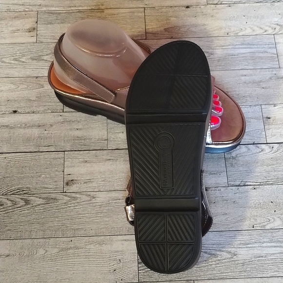 L'Amour Des Pieds Metallic Champagne Gold Color Leather Platform Sandals - Picture 13 of 16